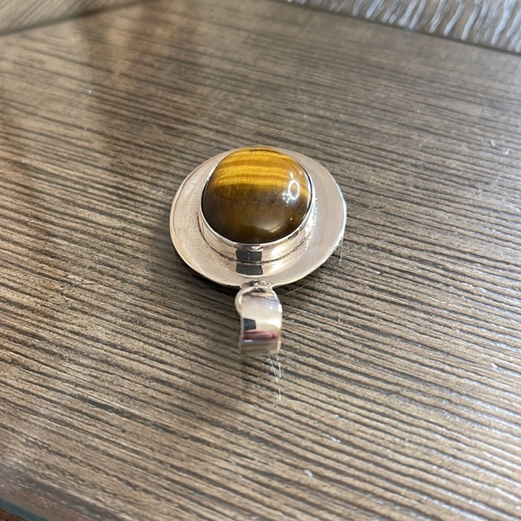 Vintage Oval Sterling Silver Pendant with A Tigers Eye Center - Picture 4 of 11